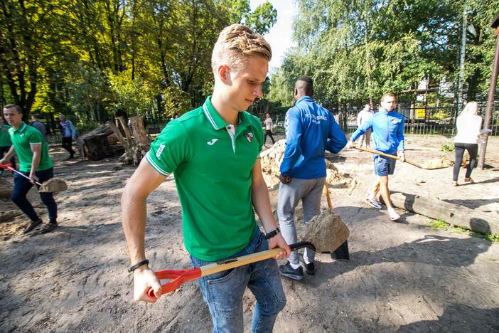 Futbolininkai sutvarkė stumbryną