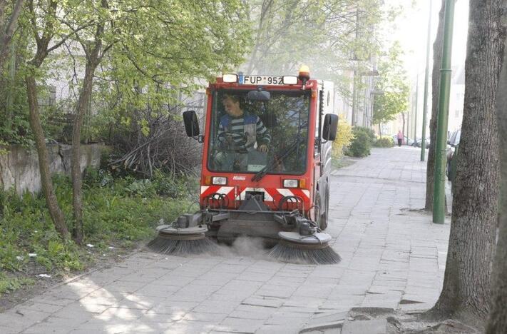 Tvarka: miestas nupirko kelias siauroms gatvelėms, šaligatviams, takams valyti tinkamas mašinas, kurias ketina perduoti šias paslaugas teikiantiems operatoriams.