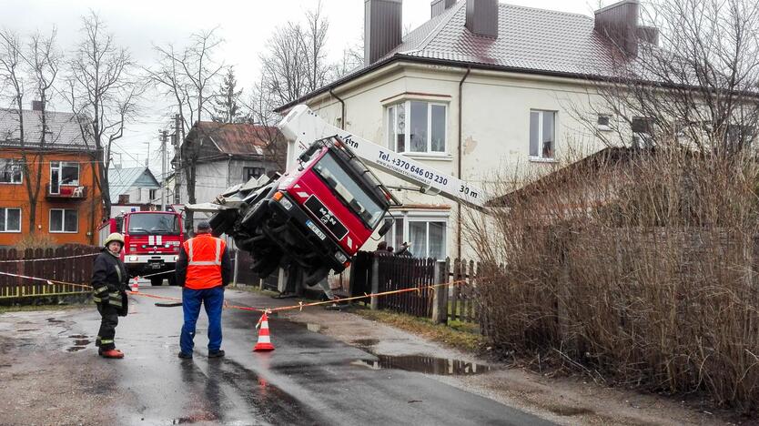 Žaliakalnyje nuvirto keltuvas