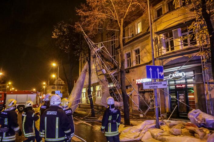 Herkaus Manto gatvėje nuvirto pastoliai