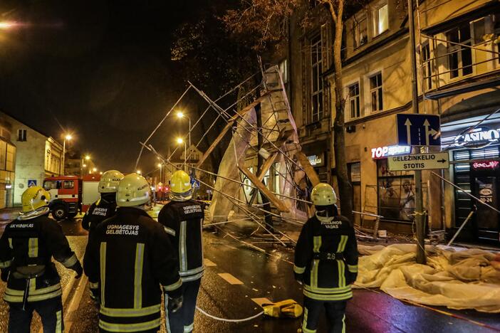 Herkaus Manto gatvėje nuvirto pastoliai