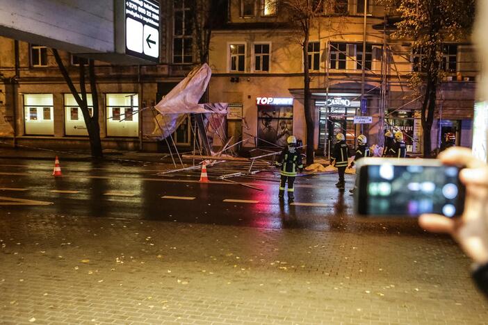 Herkaus Manto gatvėje nuvirto pastoliai