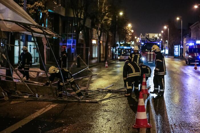 Herkaus Manto gatvėje nuvirto pastoliai