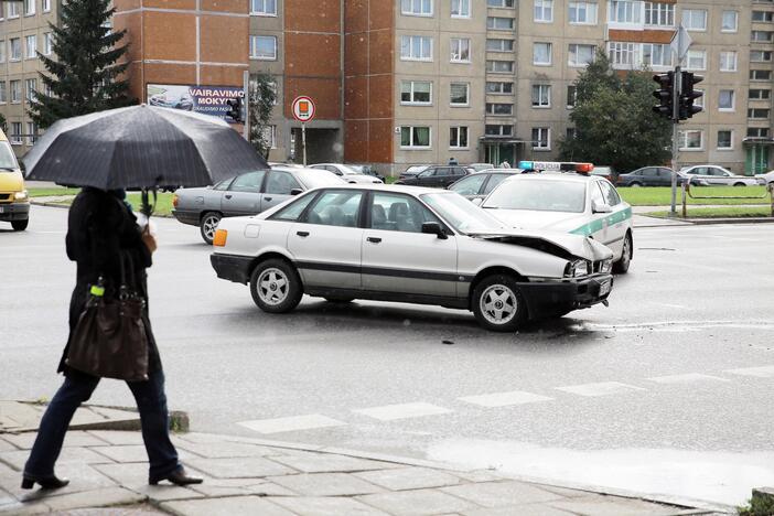 Avarija Smiltelės, I. Simonaitytės ir Laukininkų gatvių sankryžoje