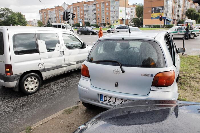 Avarija Smiltelės, I. Simonaitytės ir Laukininkų gatvių sankryžoje