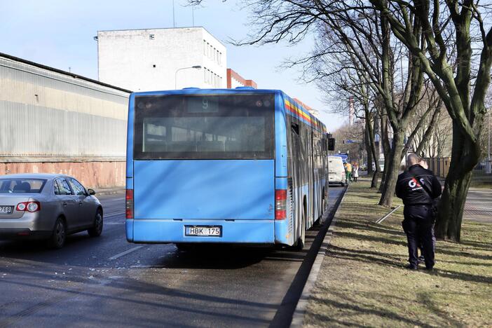 Minijos gatvėje susidūrė trys automobilaii