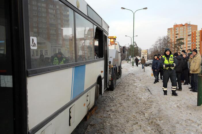 Kaktomuša susidūrė keleiviniai autobusai