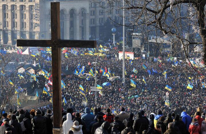 Kijeve - vėl šimtatūkstantinė protestuotojų minia 