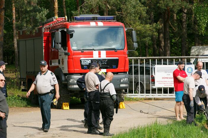 Automobilio traukimas iš Kauno marių