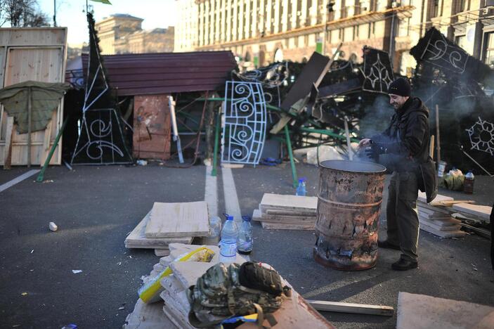 Ukrainoje prie Rados susirinko tūkstančiai protestuotojų