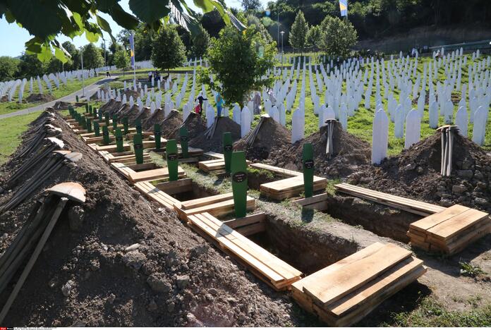 Srebrenicos metinėse Serbijos premjeras apmėtytas akmenimis