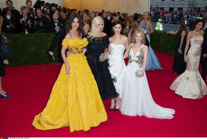 Pokylyje „Met ball“ triumfavo senojo stiliaus spindesys