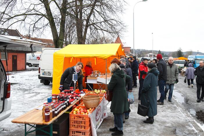 Ūkininkų turgelis prie Kauno pilies 