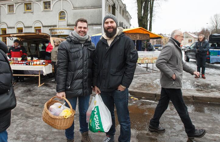 Ūkininkų turgelis prie Kauno pilies 