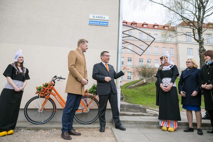 Atidengta gatvės lentelė olandų kalba