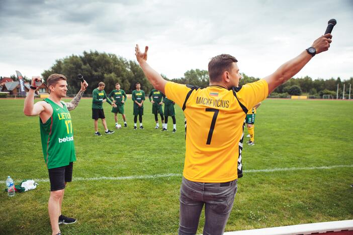 Palangoje varžėsi Lietuvos rinktinės krepšininkai ir futbolininkai 