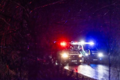 Magistralėje Vilnius–Klaipėda apvirto automobilis: žuvo moteris