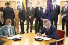 Seimo „valstiečiai“ ir „darbiečiai“ pasirašė susitarimą Seimo „valstiečiai“ ir „darbiečiai“ pasirašė susitarimą