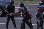 Baltarusijoje žmonės ir toliau reiškia nepasitenkinimą valdžia protestuodami Baltarusijoje žmonės ir toliau reiškia nepasitenkinimą valdžia protestuodami