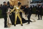 Kostiumo instituto pokylyje „Met Gala“ žvaigždės stebino ryškia mada Kostiumo instituto pokylyje „Met Gala“ žvaigždės stebino ryškia mada