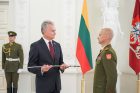 R. Baltrėnui ir M. Steponavičiui užsegti generolų antpečiai R. Baltrėnui ir M. Steponavičiui užsegti generolų antpečiai