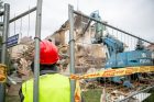 Žaliakalnyje toliau įžūliai naikinamas paveldo namas Žaliakalnyje toliau įžūliai naikinamas paveldo namas