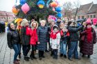 Kauniečiai ir miesto svečiai aplankė kosminę kalėdų eglę Kauniečiai ir miesto svečiai aplankė kosminę kalėdų eglę