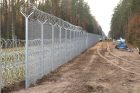 Pasienyje su Baltarusija sumontuoti pirmieji tvoros segmentai Pasienyje su Baltarusija sumontuoti pirmieji tvoros segmentai