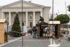 Vilniečius nustebino Kalėdų eglė Rotušės aikštėje Vilniečius nustebino Kalėdų eglė Rotušės aikštėje