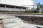 Ties Girstučiu pasitinka ištrupėję plytelės Ties Girstučiu pasitinka ištrupėję plytelės