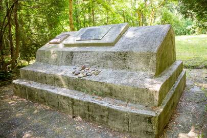 Pokytis: vietoje avarinės būklės paminklo ketinama pastatyti akmens monumentą.