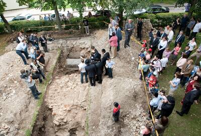 Vokiečių gatvėje 2011 m. buvo atkasti buvusios Vilniaus Didžiosios sinagogos fragmentai.