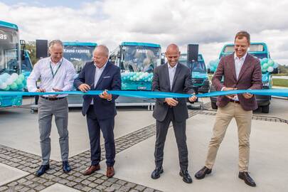 Ceremonija: perkirpus pristatymo šventės juostelę, smaragdiniai autobusai pasklido pakaunėje.