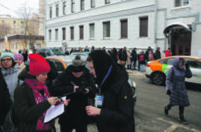 Pozicija: kad savo parašu paremtų B. Nadeždino ketinimus dalyvauti prezidento rinkimuose Maskvos, o ir kitų miestų gyventojai stovėjo eilėse.