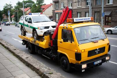 Padariniai: ne vietoje statomų automobilių vairuotojams gresia bauda iki 90 eurų ar net transporto priemonės nutempimas.