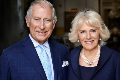 Šią dieną 2005 metais 750 kviestinių svečių akivaizdoje susituokė Velso Princas Charles ir Camilla Parker Bowles.