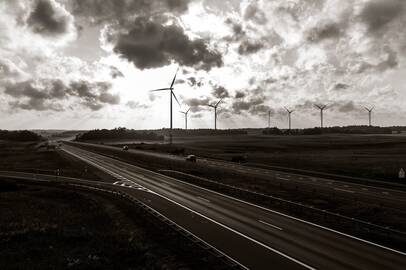 Rekordas: Lietuvos vėjo jėgainių parkai pernai pagamino daugiausiai elektros per visą šalies vėjo energetikos istoriją.