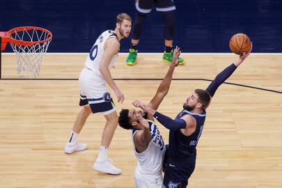 Pasiruošęs: J.Valančiūnas – vienas naudingiausių "Grizzlies" žaidėjų per dvejas rungtynes su "Timberwolves".