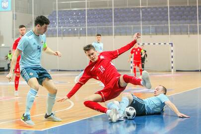 Šiaurės Airijos futbolininkai (mėlynos spalvos apranga) per rungtynes su Lietuvos rinktine gynybai skyrė daug jėgų, tačiau nesėkmės neišvengė.