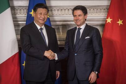 Xi Jinpingas (kairėje) ir Giuseppe Conte