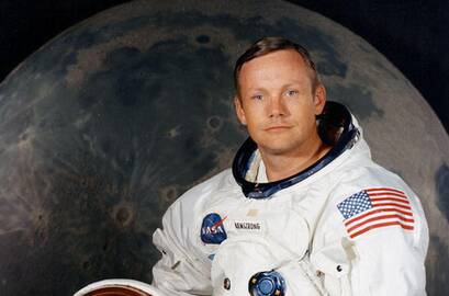 1930 metais gimė JAV astronautas Neil Armstrong (Neilas Armstrongas), pirmasis pasaulyje 1969 metais išlipęs Mėnulyje.