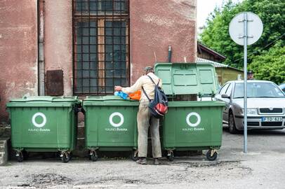 Pavojus: dalis žmonių įpranta gyventi iš pašalpų.