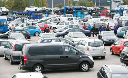 Tendencija: šiandieniai automobilių pirkėjai padaro rimtesnius namų darbus prieš rinkdamiesi transporto priemonę.