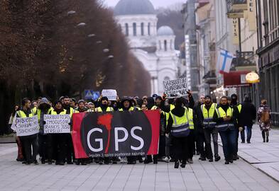 Pinigai: atlyginimų nesulaukę stadioną rekonstravę statybininkai buvo surengę protesto akcijas.