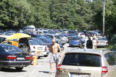 Antplūdis: praėjusį sezoną buvo dienų, kai pajūrio zonoje esančios automobilių stovėjimo aikštelės buvo sausakimšos.