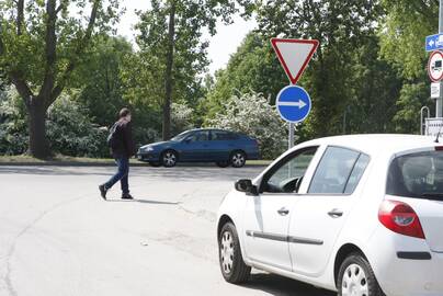 Reakcija: naujasis ženklas, iš Gilijos gatvės draudžiantis sukti į kairę, sukėlė gyventojų pasipiktinimą.