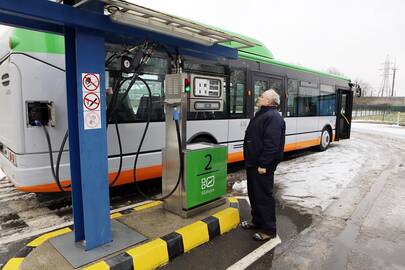  Degalai: suspaustomis dujomis uostamiestyje prekiauja vienintelė degalinė, kuri aptarnauja ir miesto maršrutinius autobusus.