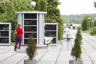 Pernai Lėbartų kapinėse buvo atidarytas naujas kolumbariumas, susidomėjimas šia paslauga buvo ypač didelis.