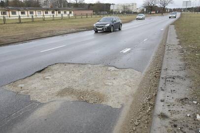 Pavasarinės apžiūros metu bus stebima, kiek mieste atsirado duobių.