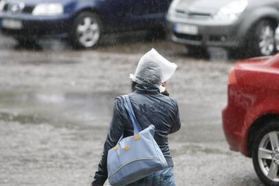 Patarimas: vykdami į renginius gyventojai turėtų nepamiršti skėčių ir lietpalčių.